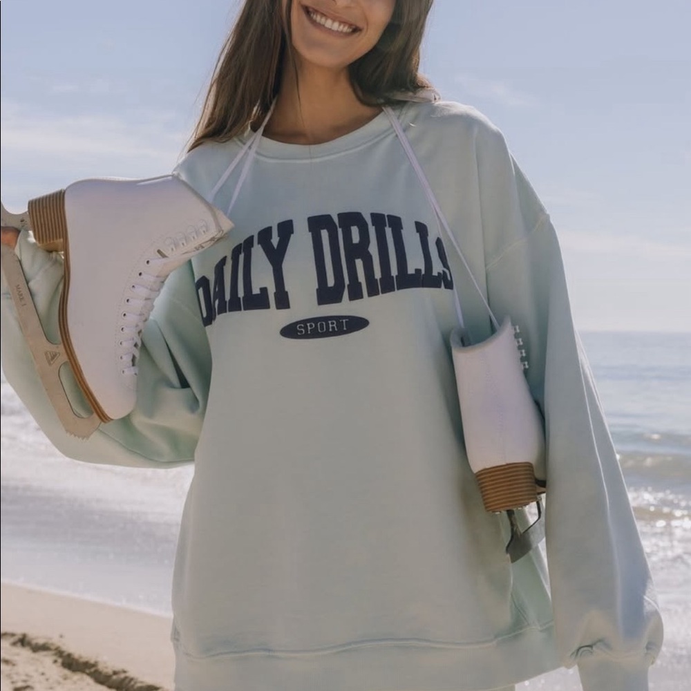 Daily drills sports crew in lake day! Size xs/s!